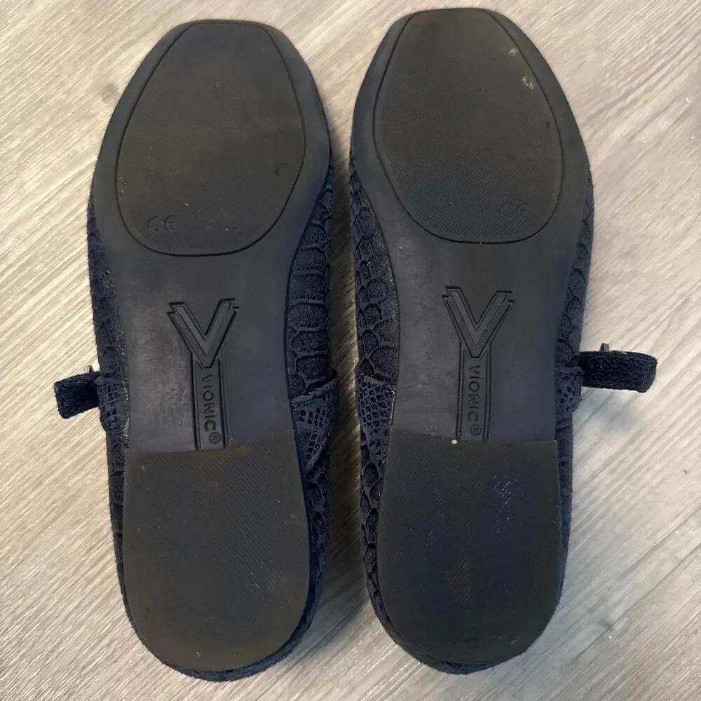 Vionic suede upper